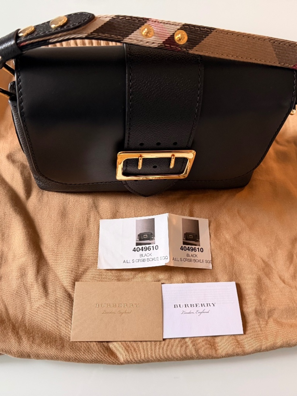 Burberry Buckle/Small/Crossbody Bag/Black /Leather-London, England